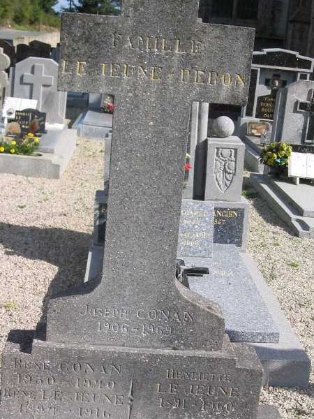 Fichier:Tombe LEJEUNE.jpg