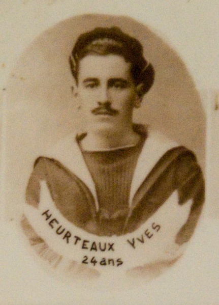 Fichier:Brehat-eglise-guerre-14-18-heurteaux-yves.jpg