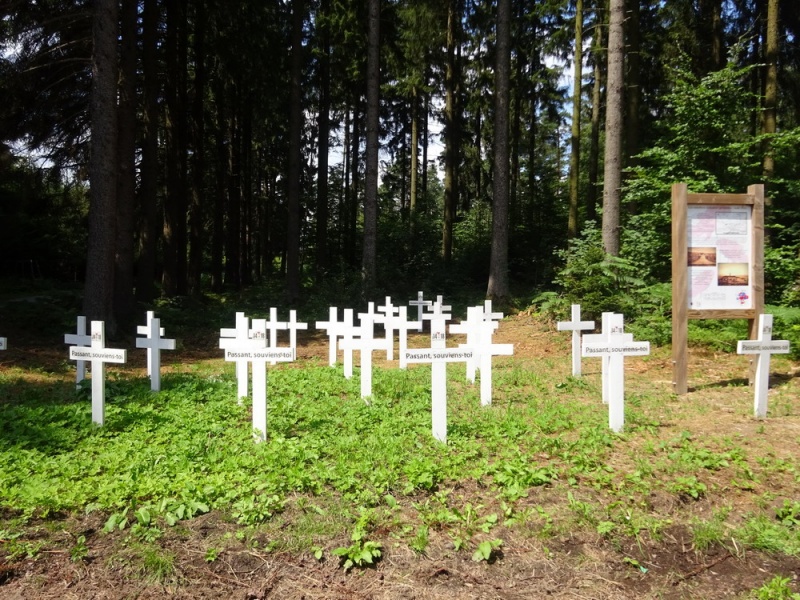 Fichier:Cimetiere primitif militaire.jpg