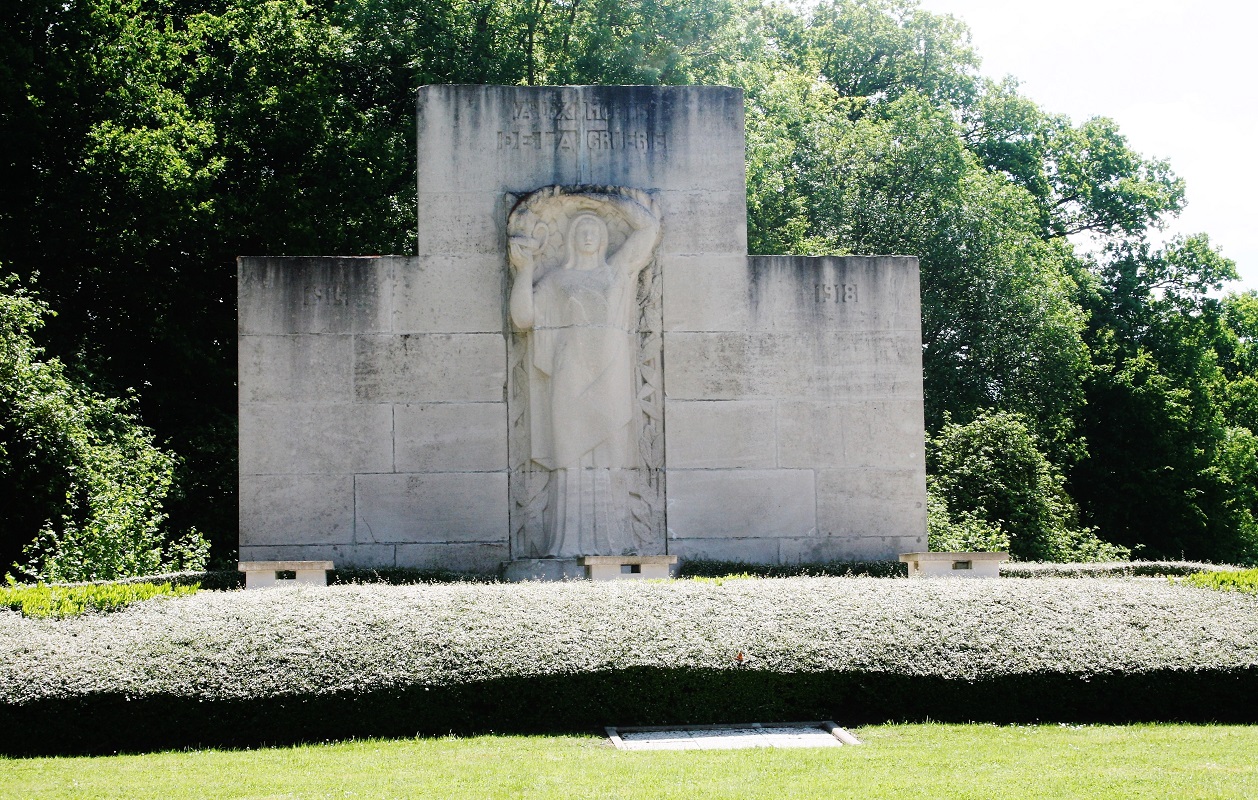 MONUMENT BOIS DE LA GRUERIE.JPG