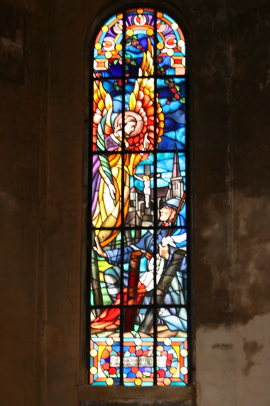 Vitrail patriotique en l'église d'Hébuterne .jpg