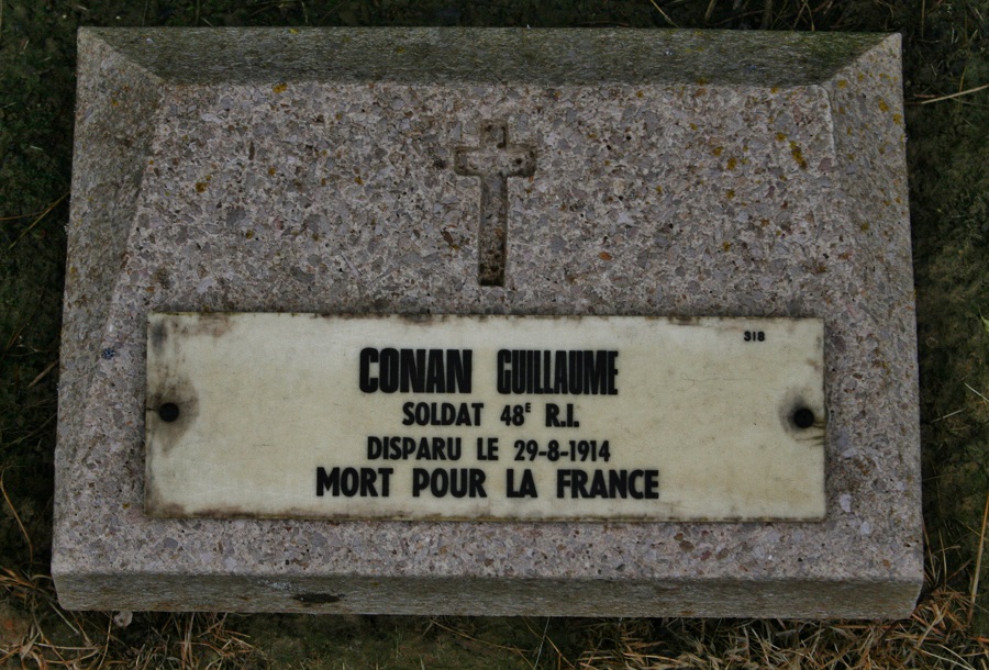 TOMBE GUILLAUME CONAN LEMÉ 005.jpg