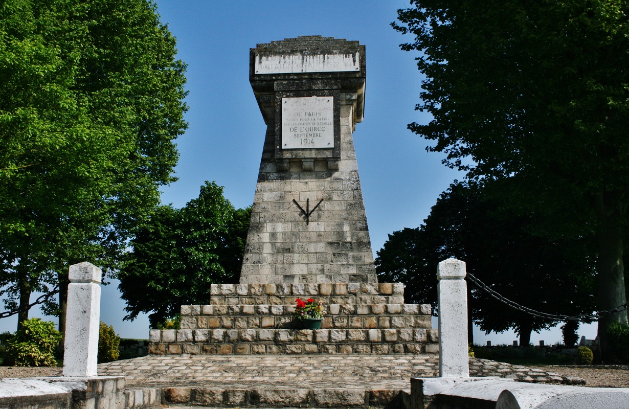 Monument cimetière étrépilly.jpg