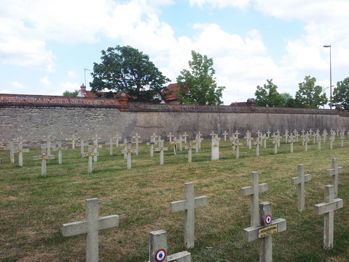 Cimetière Militaire d'Orléans 1.jpg