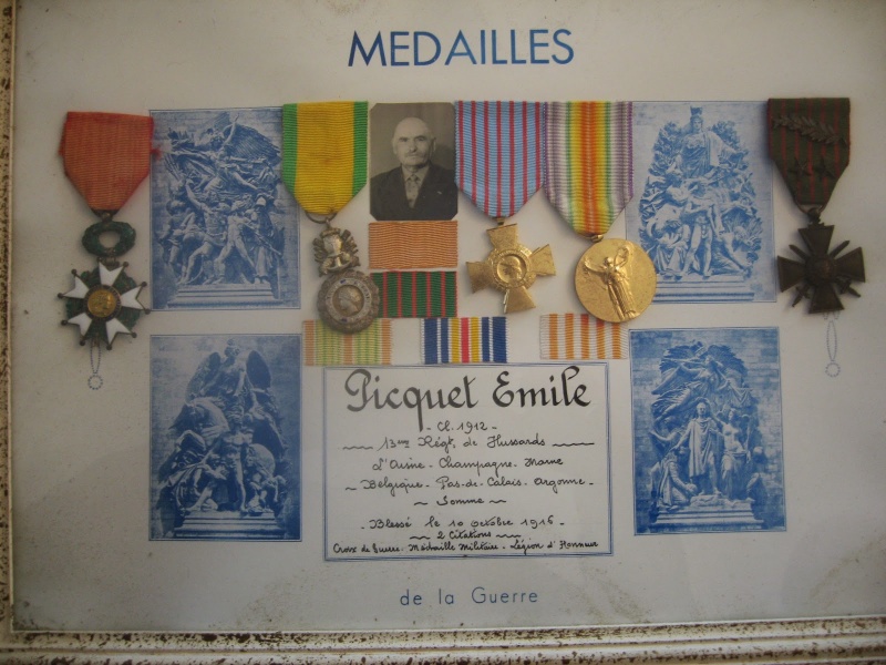 Fichier:Emile piquet médailles.jpg
