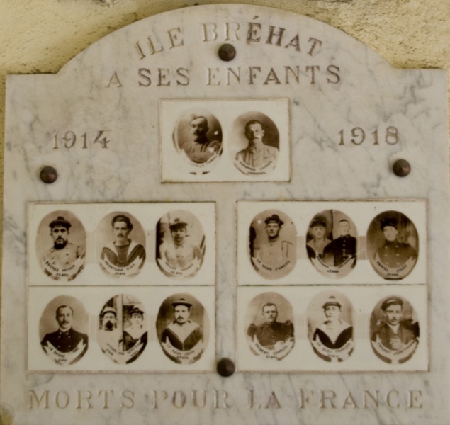 Fichier:Brehat-eglise-guerre-14-18-web3.jpg