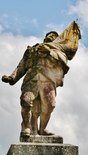 Statue lanruen.JPG